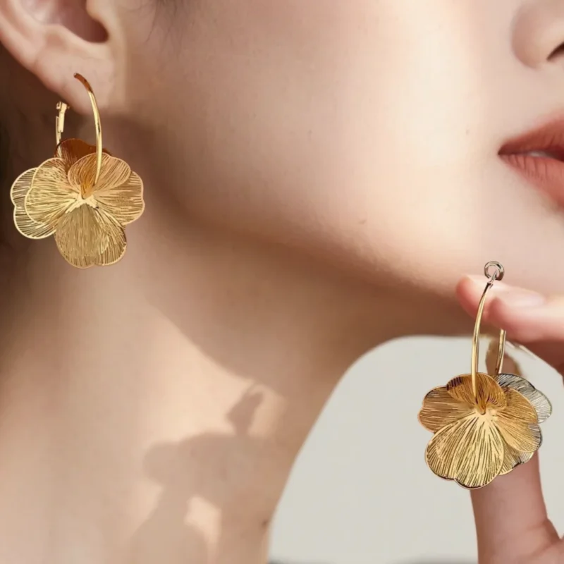 Pendientes flor dorada