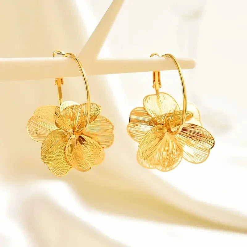 Pendientes flor dorada