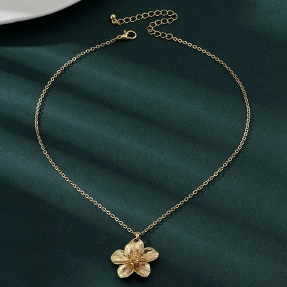 Collar Flor Dorada