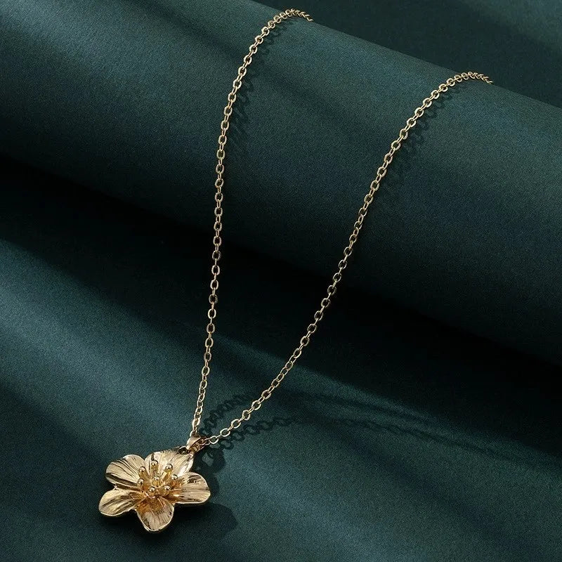 Collar Flor Dorada